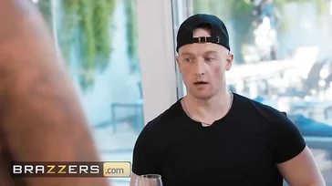 Este chico alucina con el culo de zorra que tiene la hermana de su novia