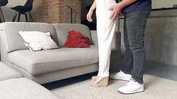 Una amiga de mi novia viene a casa y me propone que follemos en secreto