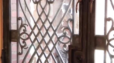 Ogni volta che la cameriera rimane sola con il giovane padrone, finisce sempre allo stesso modo...