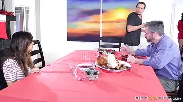 La madre de mi novia me busca constanmente: dios santo, es imposible negarse