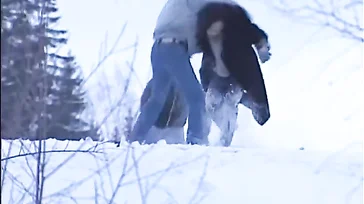 Fin de semana con dos amigos en la nieve: follando sin parar