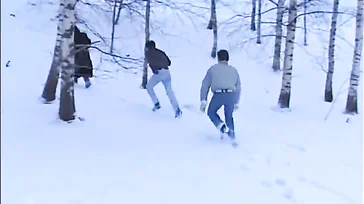 Fin de semana con dos amigos en la nieve: follando sin parar