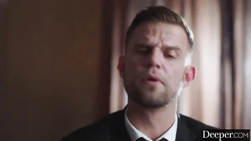 Usando a la guapa secretaria como su juguete sexual: menuda zorra