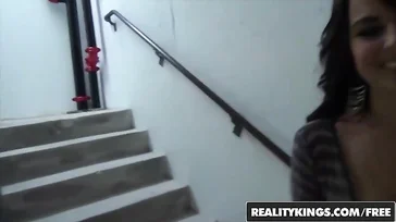 Qué ganas tenia esta morena infiel de que su amante llegara a casa