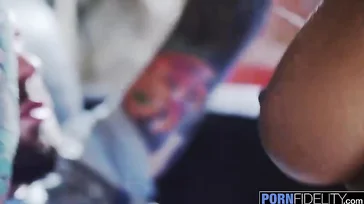 La brasileña Tina Fire y sus perfectas tetas grandes naturales en una follada