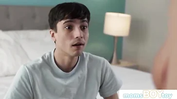 No puedo dejar de mirar las tetazas de mamá: me las comeria muy ricamente