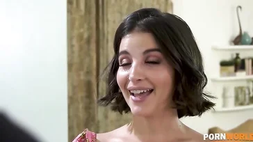 El chico de la reforma se folla el coño y el culo de esta ama de casa