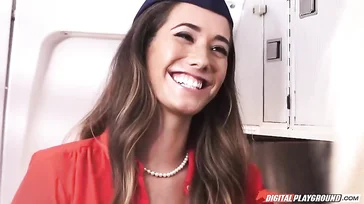 El pasajero trata de intimar con la azafata ... y acaba follado salvajemente