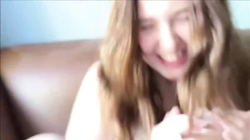 Een geil amateurkoppel geniet van een zondag vol ongeremde seks.