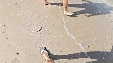 Una caliente mañana de playa nudista con mamada y follada amateur