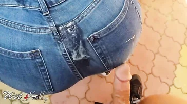 Le rebozo la polla por el culo a mi mujer antes de que se vaya a trabajar