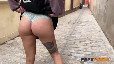 Morena espanhola tatuada e com um bundão curtindo um bom pau