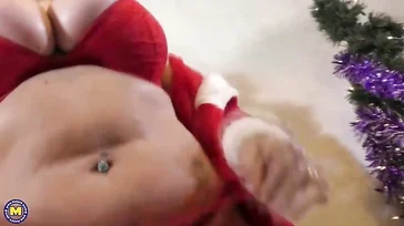 La viuda tetona nos enseña esas pedazo de tetas que tiene