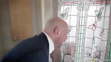 Es el puto amo, Johnny Sins empotrando a dos buenas mozas..
