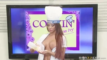Chefköchin Madison Ivy fickt einen Produktionstyp