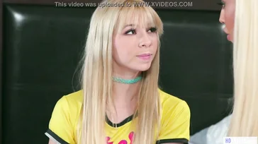 Bridgette B zet haar dochter Kenzie Reeves aan tot incestseks.