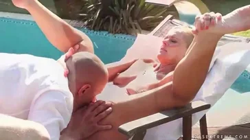 Cette grand-mère adore que son petit-fils la baise fort