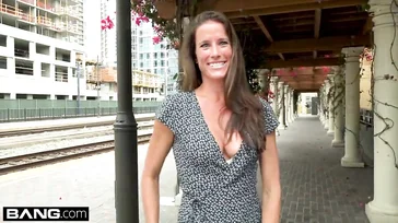 Die reife Sofie Marie wird gefickt und bekommt eine große Gesichtsbehandlung