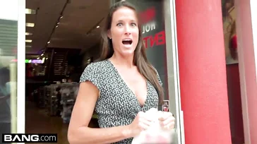 Die reife Sofie Marie wird gefickt und bekommt eine große Gesichtsbehandlung