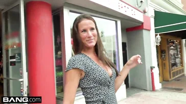 Die reife Sofie Marie wird gefickt und bekommt eine große Gesichtsbehandlung
