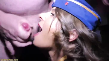 Brutaler Gangbang-Fick mit einer sehr schmutzigen reifen Frau.
