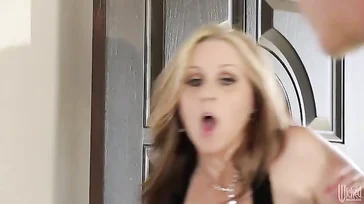 I fucked my girlfriend and her slutty mother, what a threesome I had!