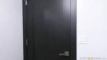 Keiran Lee goûte toute la chatte de Lexi Luna, uuuf !