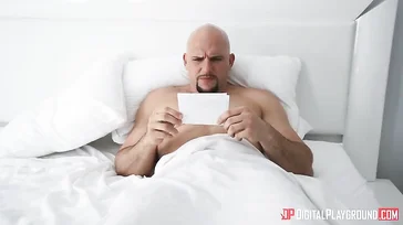 Seine Frau verkleidet sich als Hase, was für ein Geburtstagsgeschenk!