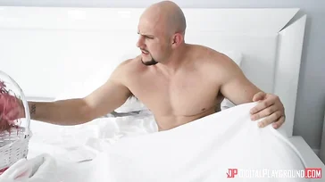 Seine Frau verkleidet sich als Hase, was für ein Geburtstagsgeschenk!