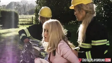 Die Feuerwehrfrau hat ein echtes Laster, sie beginnt, den geretteten Mann zu ficken!