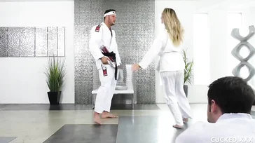 Brett Rossi prefiere la polla del profesor a la de su marido..
