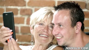 Grandma of almost 80 years old fucking and swallowing cum: incredible!!