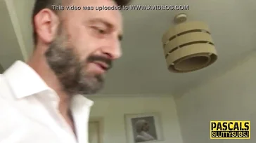 Pascal anal penetriert eine Frau mit falschen Titten!