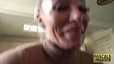 Pascal anal penetriert eine Frau mit falschen Titten!