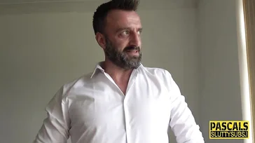 Pascal anal penetriert eine Frau mit falschen Titten!