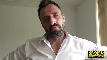 Pascal anal penetriert eine Frau mit falschen Titten!