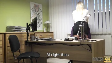 Entrevista de trabajo para ser secretaria: la rubia viene fuerte