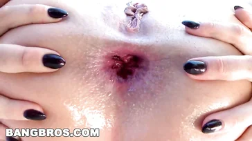 Una buena polla penetra el ojete de la tetona Alison Tyler