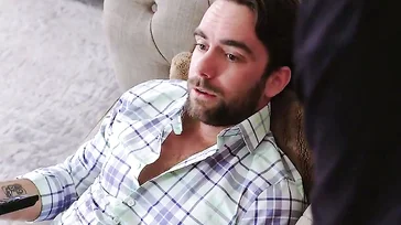 Vamos, não seja boba, coma para que meu marido não descubra.