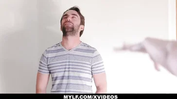 Vamos, não seja boba, coma para que meu marido não descubra.