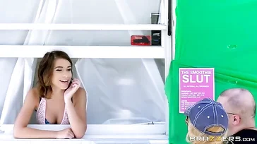 A vendedora fode o chefe, que boquete gostoso..