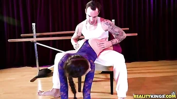 El profesor de ballet hoy se folla a una alumna, ella es Alina Lopez