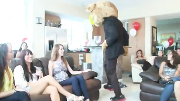 They see a well-endowed stripper and they eat his whole cock, brutal..