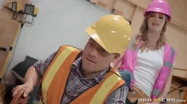 Sexo no trabalho! O novo chefe está chegando com tudo.