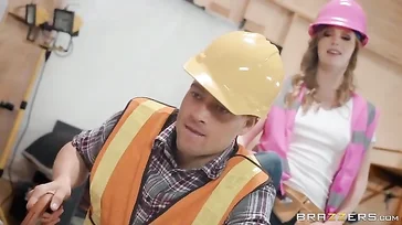 Sexo no trabalho! O novo chefe está chegando com tudo.