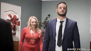 Otra secretaria puta.. Que acaba follando con su jefe..