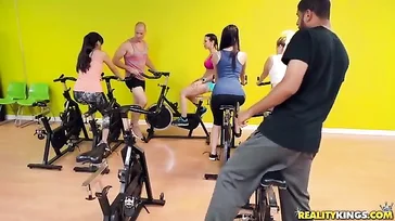 Rachel Starr gets to fuck like crazy in the gym