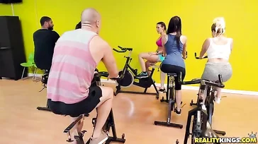 Rachel Starr gets to fuck like crazy in the gym