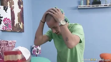 Was für ein Bastard dieser Kerl, sein Schwanz wird von einem Schwein namens Remy LaCroix gelutscht