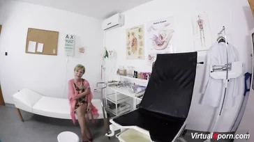 Diese alte Dame gibt ihrem Gynäkologen am Ende einen Handjob.